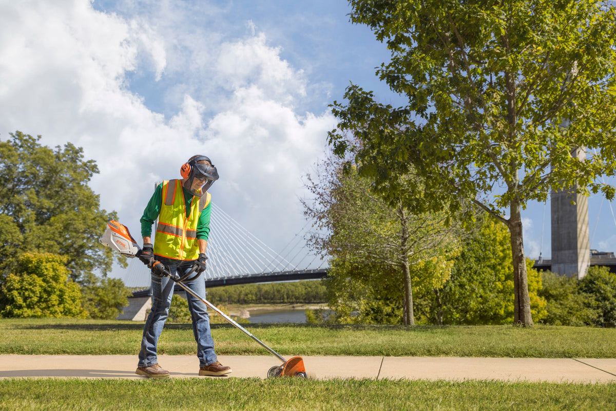 STIHL - FCA 135 Edger - Cordless Lawn - FA02-011-7802-US photo 2