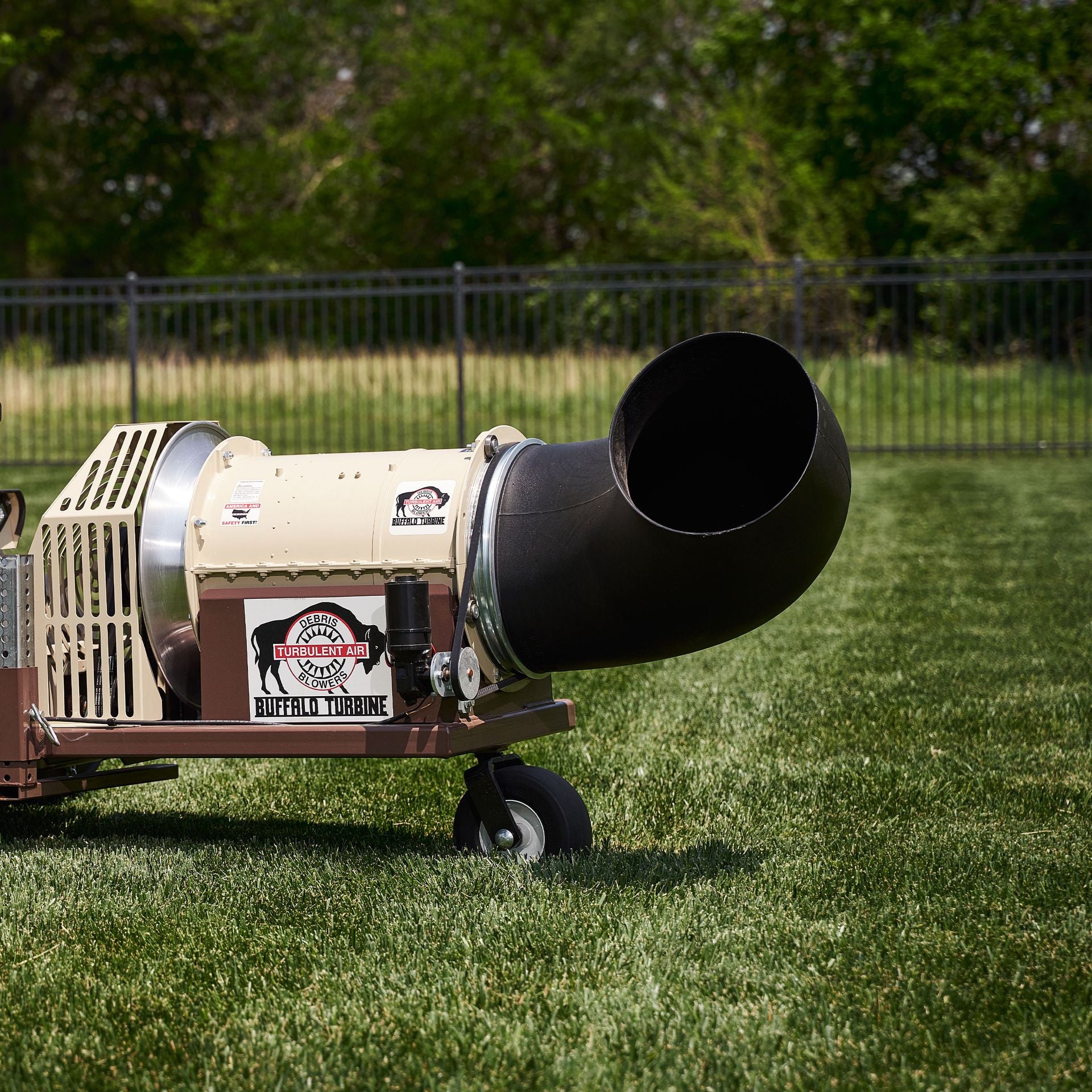 Grasshopper Turbine Blower (533226) — manufacturer marketing image (grasshoppermower.com/attachments/frontmount-turbine-blower)