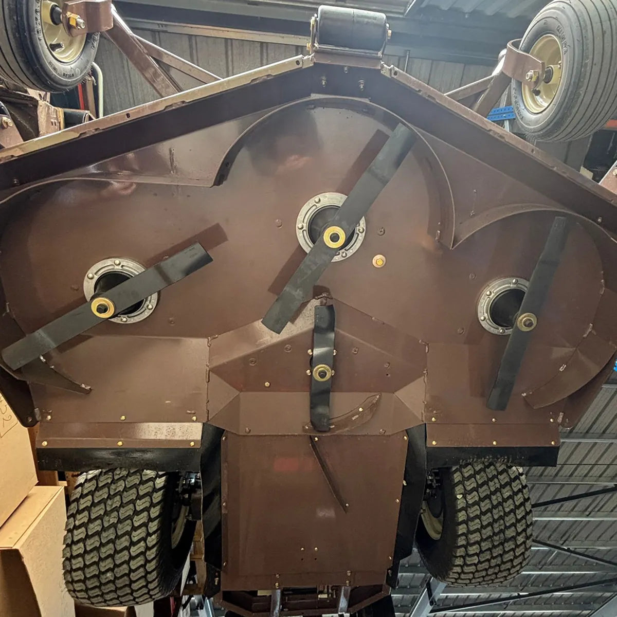 Grasshopper - 48" 4X Rear-Discharge Deck Upgrade - 534001-RD — 4X Rear Discharge Deck four-blade detail