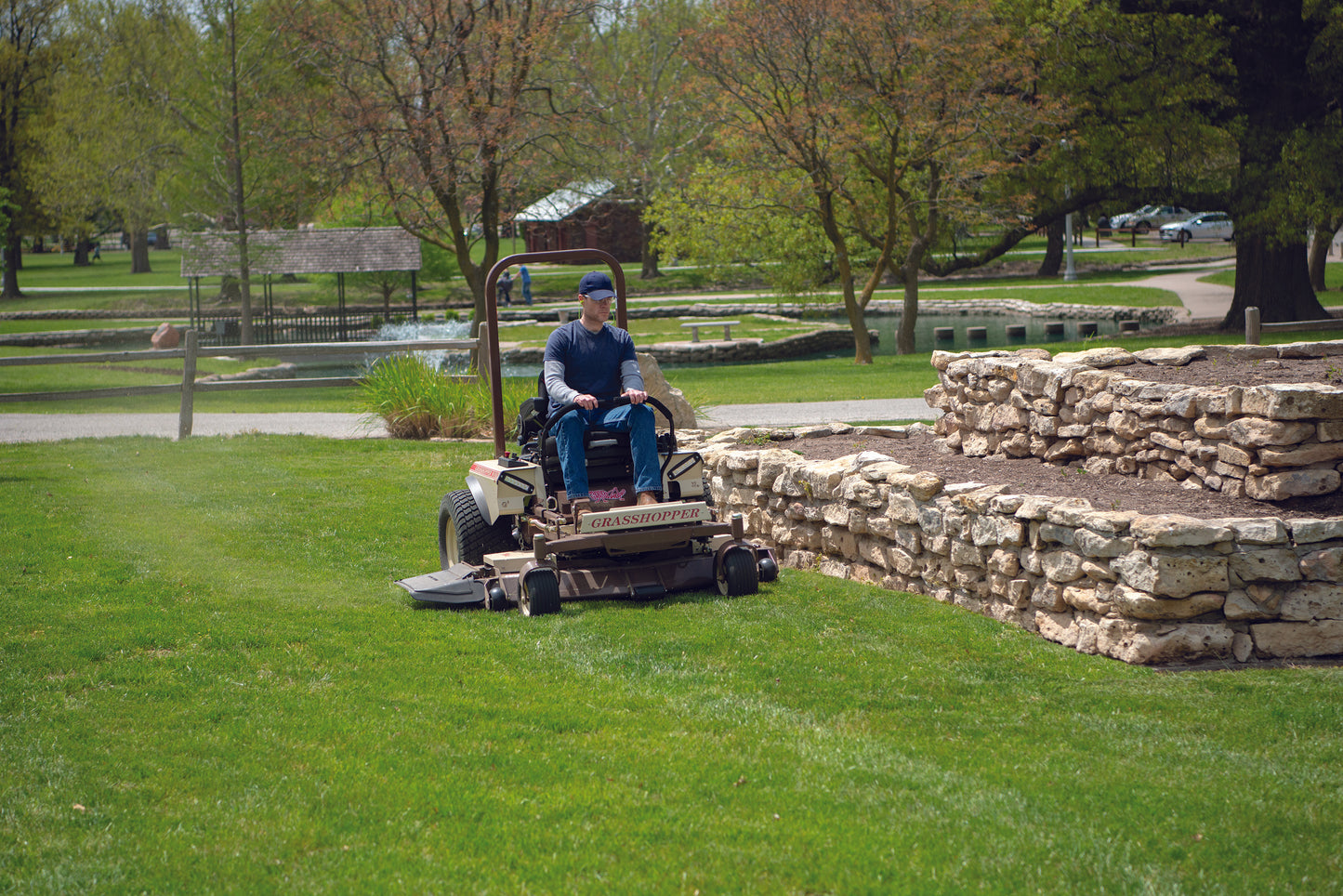 Grasshopper - 534216 - 328G4 EFI, 52"