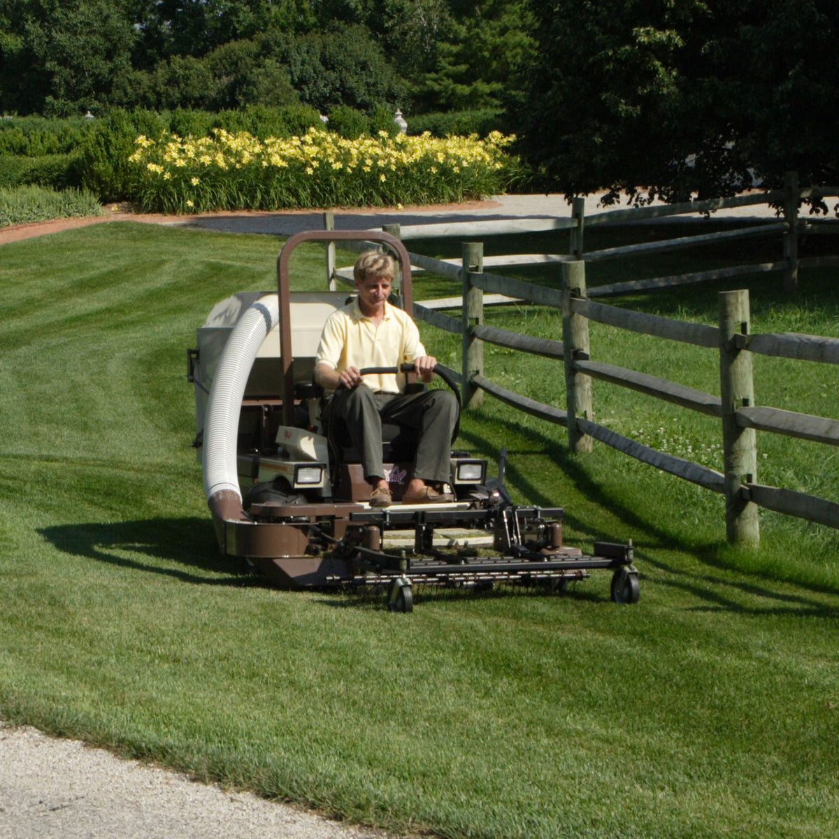 Grasshopper Dethatcher (533460) — manufacturer marketing image (grasshoppermower.com/attachments/frontmount-dethatcher)