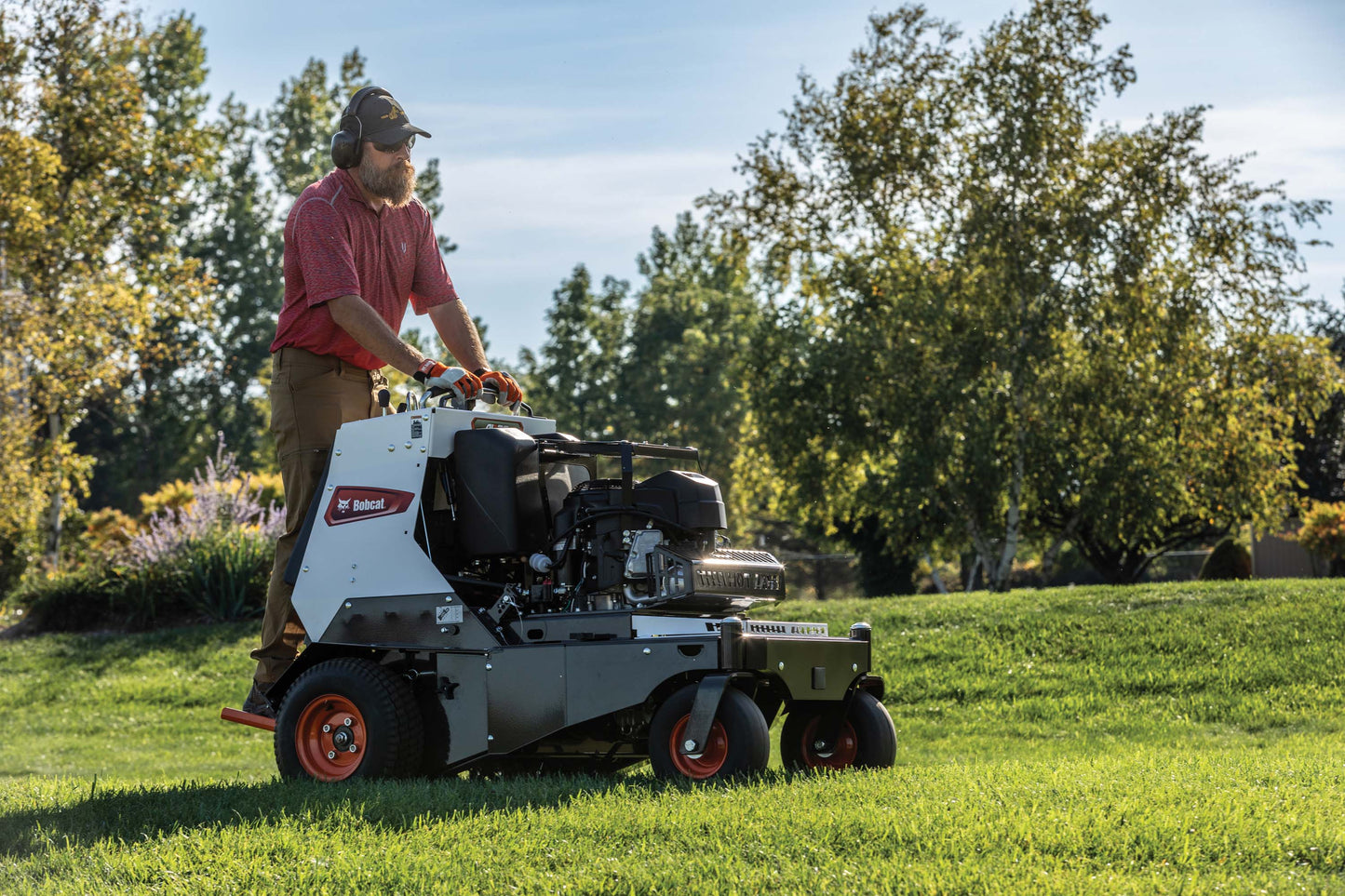 Bobcat - AE30S, Stand On Aerator