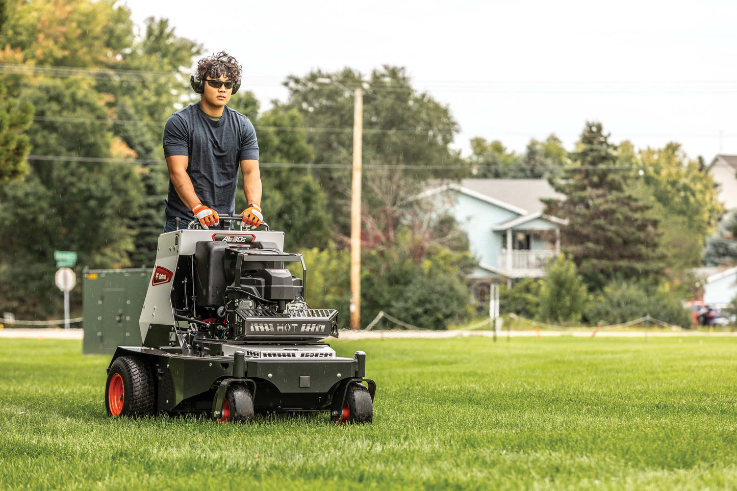 Bobcat - AE30S, Stand On Aerator