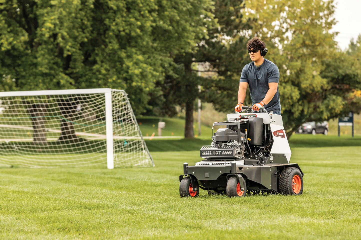 Bobcat - AE30S, Stand On Aerator