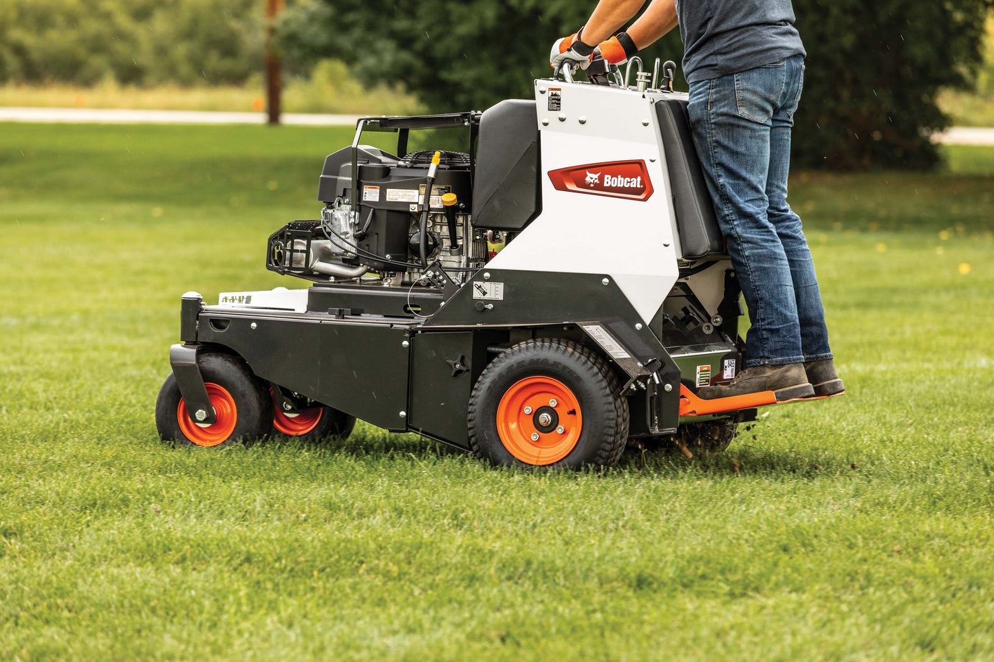 Bobcat - AE30S, Stand On Aerator