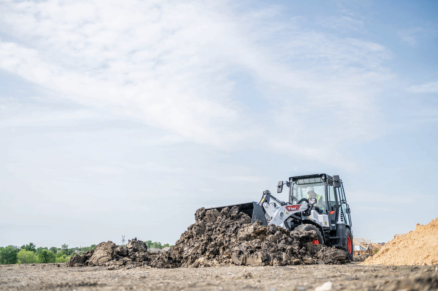 Bobcat - L85 Compact Wheel Loader, Enclosed Cab