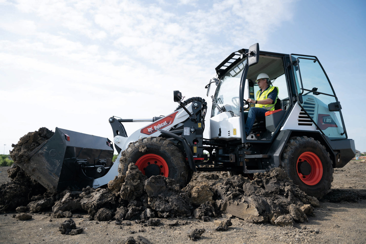 Bobcat - L85 Compact Wheel Loader, Enclosed Cab
