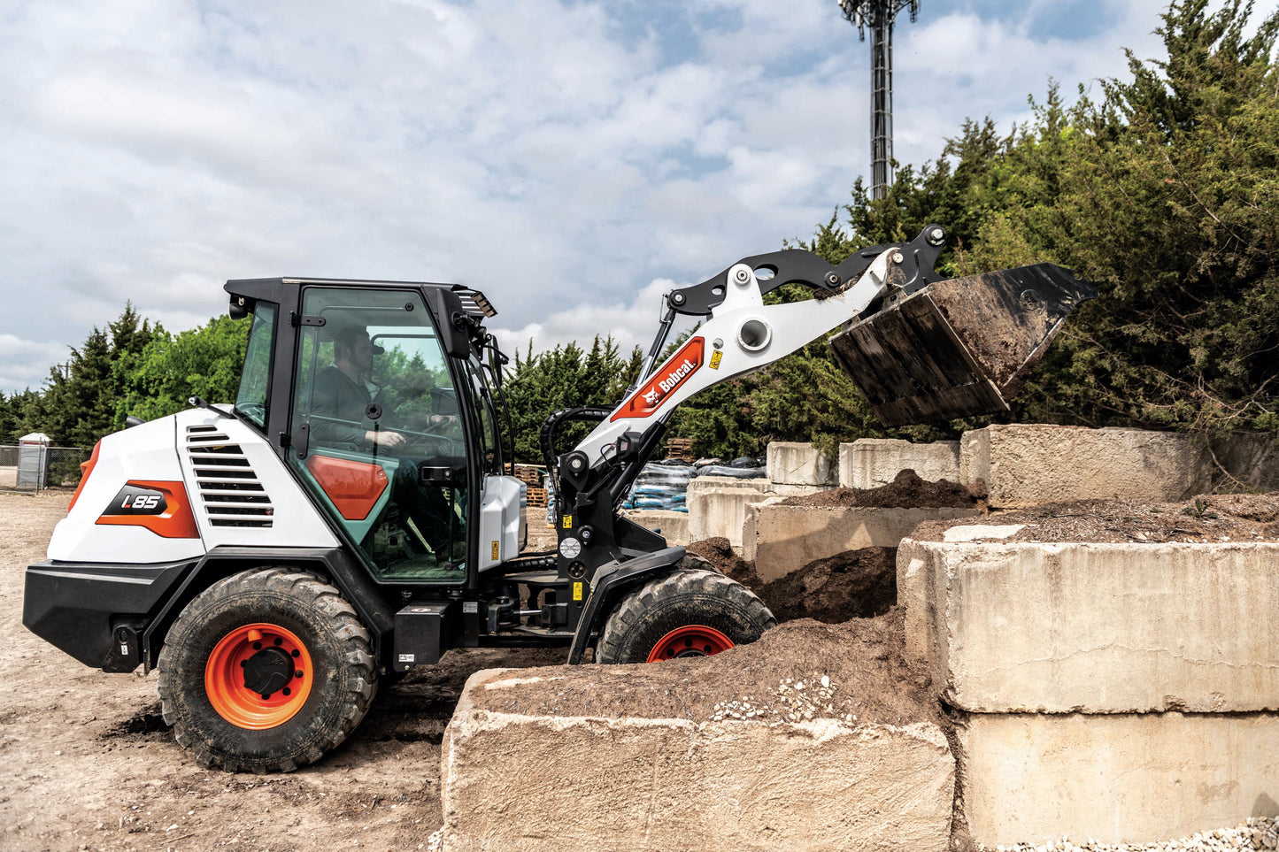 Bobcat - L85 Compact Wheel Loader, Enclosed Cab