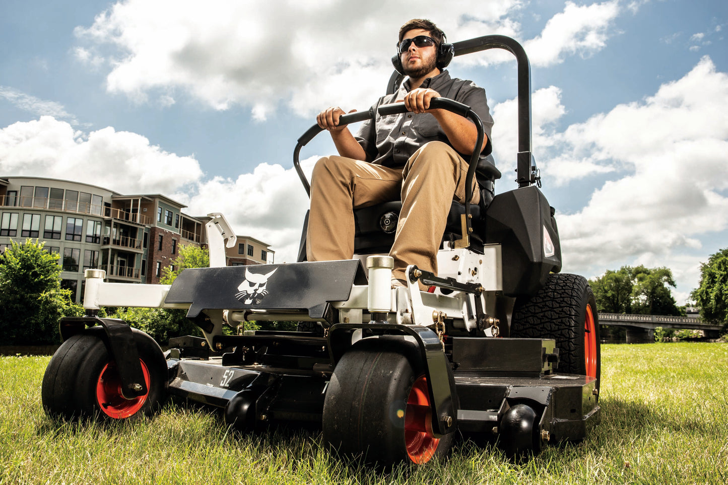 Bobcat - ZT3500, 52" Zero-Turn Mower