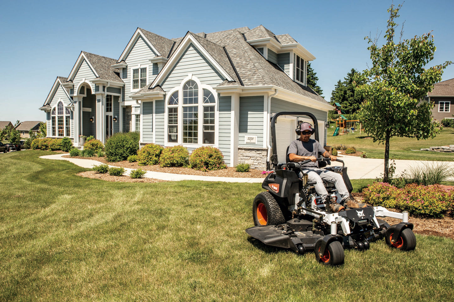 Bobcat - ZT7000, 61" Zero-Turn Mower